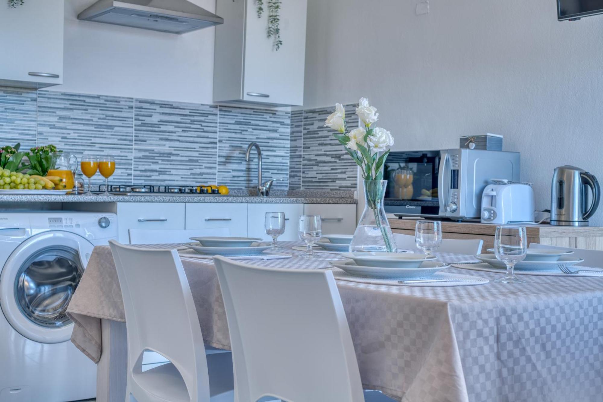 Izzhome Cozy Sunflowers プーラ エクステリア 写真