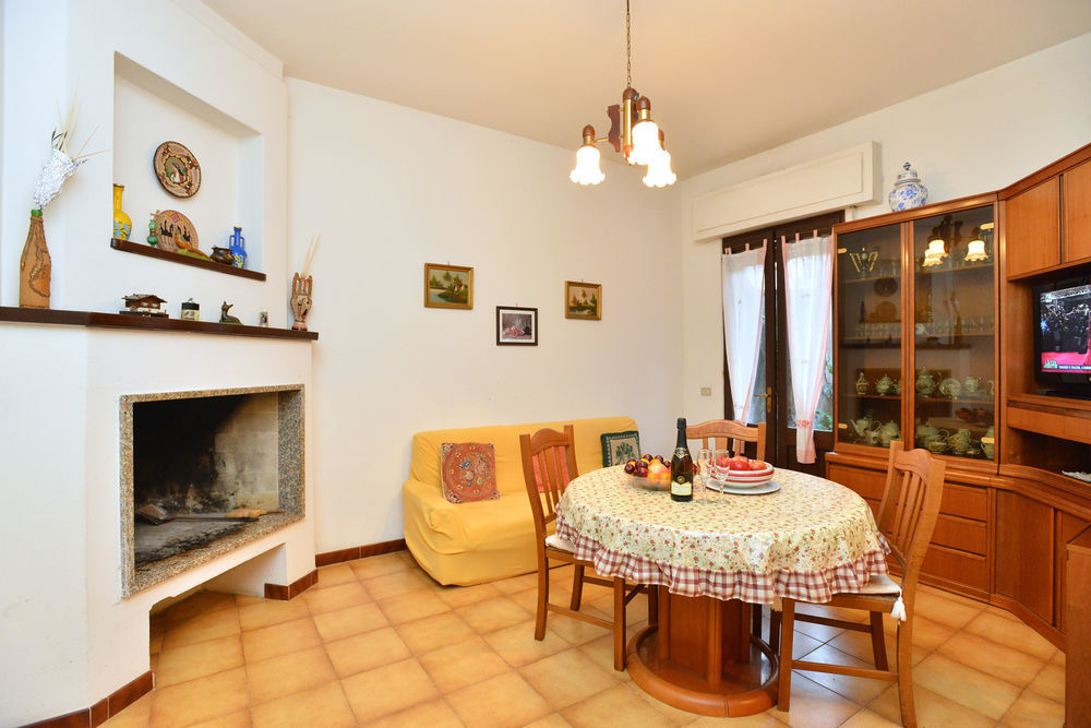 Izzhome Cozy Sunflowers プーラ エクステリア 写真